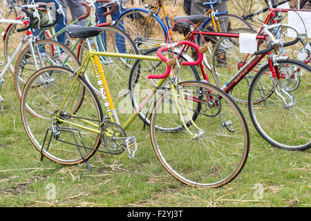 Eroica ist ein Vintage Radsport-Event in Bakewell in Derbyshire statt.  Neben dem Radfahren gibt es verschiedene Wettbewerbe. Stockfoto