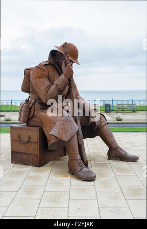 Skulptur "Tommy" von Künstler Ray Lonsdaleat Seaham Kriegerdenkmal, Seaham, County Durham, Großbritannien Stockfoto