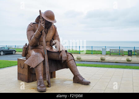 Skulptur "Tommy" von Künstler Ray Lonsdaleat Seaham Kriegerdenkmal, Seaham, County Durham, Großbritannien Stockfoto