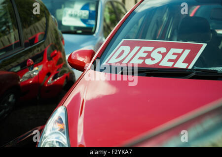 Diesel-Schild im Fenster für Verkauf Auto Stockfoto