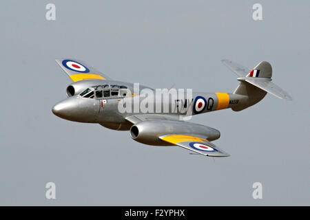 Image Datei: 9. September 2015. Die weltweit älteste fliegbaren Düsenflugzeuge eine Gloster Meteor T Mk 7 G-BWMF/WA591/C/n G5/356460 wurde im Jahr 1949 erbaut und verfügt über 1725 Stunden geflogen angeboten wird für Verkauf von Coventry-Classic Air Forces basierten, die beiden Platz Trainingsflugzeug wurde von der RAF genutzt und war schließlich im Ruhestand und verwendet als Vormund Tor an RAF Woodvale südlich von Southport in Merseyside von 1966 , bevor sie durch den Meteor-Flug im Jahr 1995 übernommen wurde, sie begann in flugfähigen Zustand wiederhergestellt. Bildnachweis: David Billinge/Alamy Live-Nachrichten Stockfoto
