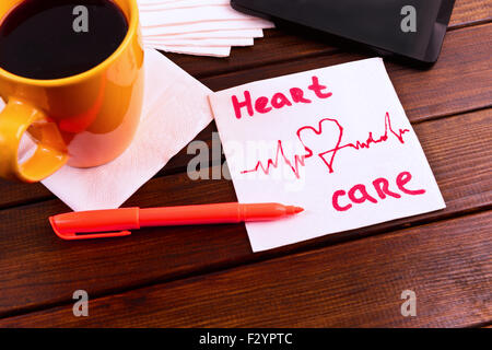 Serviette skizzieren EKG Herz Pflege auf Caffe Serviette Stockfoto