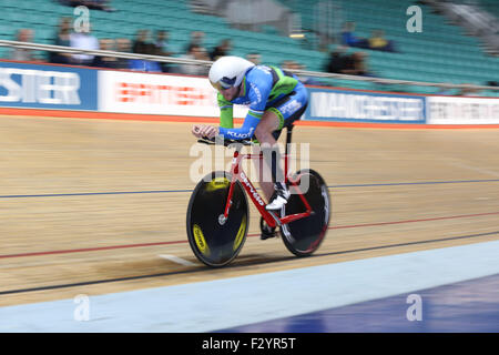 Manchester, Großbritannien. 26 Sep, 2015. Jonathan gildea in der gemischten Para Radfahren streben an der 2015 British Cycling national track Meisterschaften an der nationalen Radfahren center in Manchester, England. Die jährliche Veranstaltung bietet eine einzigartige Gelegenheit für die öffentliche Welt Klasse Radfahrer im Wettbewerb um die begehrten britischen Meister Trikots zu sehen. Quelle: Ian hinchliffe/alamy leben Nachrichten Stockfoto