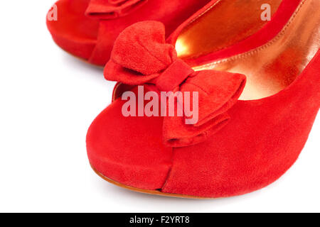 Paar rote weibliche Schuhe auf weißem Hintergrund Stockfoto