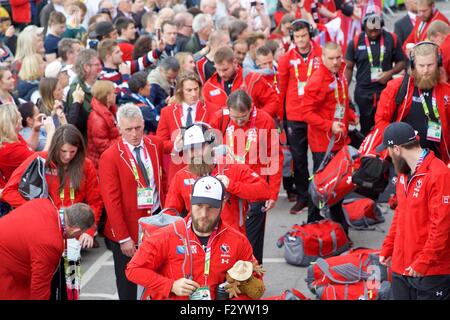 Leeds, UK. 26. Sep 2015. Rugby World Cup. Italien gegen Kanada. Die kanadische Mannschaft ankommen. Bildnachweis: Aktion Plus Sport/Alamy Live-Nachrichten Stockfoto