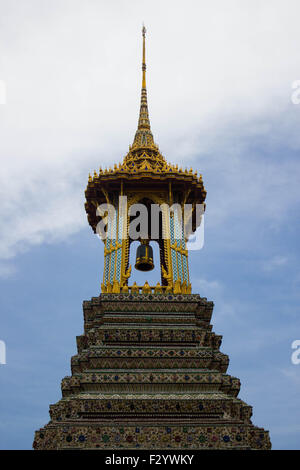 Glockenturm im Wat Phra Kaeo (Tempel des Smaragd-Buddha (Wat Phra Kaew)) Stockfoto