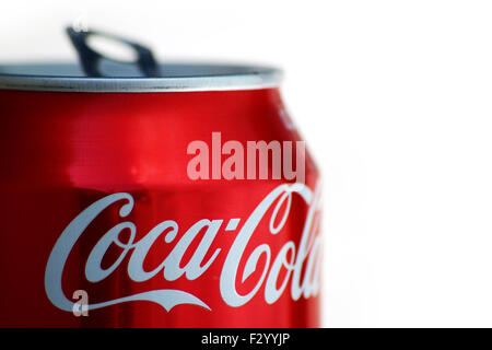 Trockenen, offenen, Cocacola kann in goldenes Licht. Stockfoto
