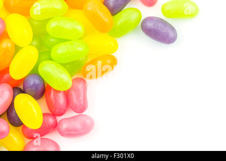 Gummibärchen auf weißem Hintergrund Stockfoto