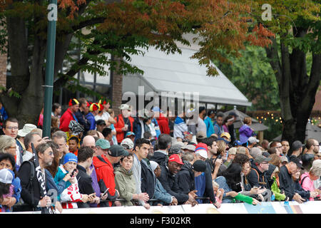 RICHMOND, VIRGINIA, 26. September 2015. Fans sammeln auf Richmond, Virgina East Broad Street während 2015 UCI Road World Championships Credit: Ironstring/Alamy Live News Stockfoto