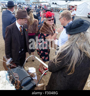 Gruß an die 40er Jahre der 1940er Jahre Re-enactment Chatham Historic Dockyard Stockfoto