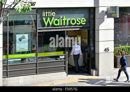 Kleinen Waitrose laden in der City von London England UK bequem für viele Büroangestellte, die in der Nähe Stockfoto