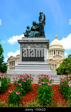 Konföderierten Frauen-Denkmal steht auf dem Gelände des Arkansas State Capitol in Little Rock. Stockfoto