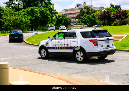 Arkansas State Capitol Police Fahrzeug patrouillieren das State Capitol-Gelände in Little Rock Stockfoto