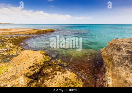 Strand von Lido di Noto, Sizilien Meer. Spiaggia Lido di Noto, Sizilien. Stockfoto