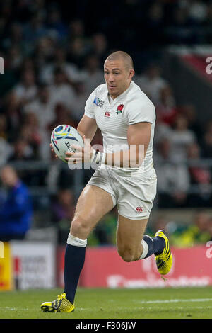 Twickenham Stadium, London, UK. 26. Sep 2015. Rugby World Cup. England gegen Wales. Mike Brown aus England am ball. Bildnachweis: Aktion Plus Sport/Alamy Live-Nachrichten Stockfoto