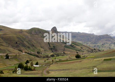 Indigene Ackerland im Anden-Gebirge in der Nähe von Laguna Quilotoa, Ecuador. Stockfoto