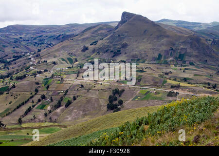 Indigene Ackerland im Anden-Gebirge in der Nähe von Laguna Quilotoa, Ecuador. Stockfoto