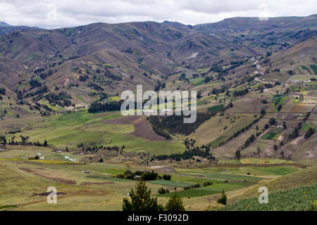 Indigene Ackerland im Anden-Gebirge in der Nähe von Laguna Quilotoa, Ecuador. Stockfoto