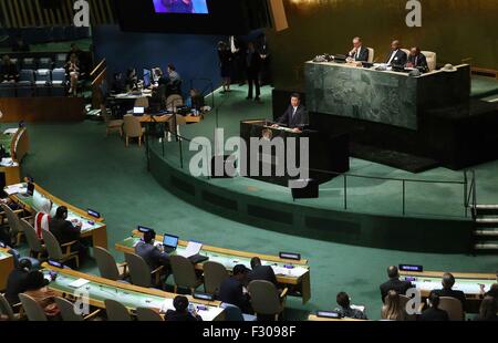 New York, USA. 26. Sep 2015. Chinesischen Staatspräsidenten Xi Jinping befasst sich mit den Vereinten Nationen nachhaltige Entwicklung Gipfel 2015 am UNO-Hauptsitz in New York, 26. September 2015. © Liu Weibing/Xinhua/Alamy Live-Nachrichten Stockfoto