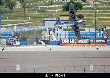 Texas Motor Speedway. 26. Sep 2015. Red Bull Air Race Master Pilot Hannes Arch #22 in Aktion auf dem Texas Motor Speedway. Fort Worth, Texas. Mario Cantu/CSM/Alamy Live-Nachrichten Stockfoto