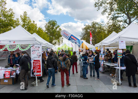 Paris, Frankreich. Teilnahme an ökologischen Straßenfest, Alternatiba, COB 21 Menschenmenge, Stockfoto