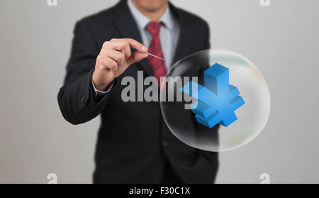 Hand-Loch-Nadel mit Yen oder Yuan-Symbol in der Blase Stockfoto