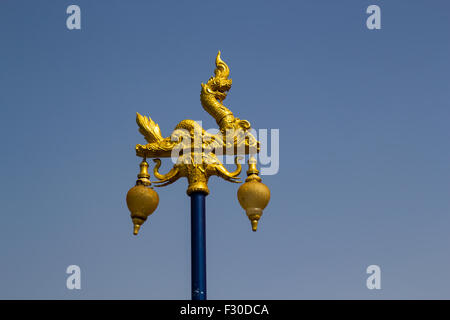 König der Nagas Licht auf blauen Himmelshintergrund Stockfoto