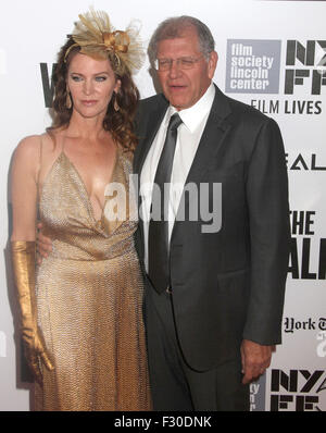 New York, New York, USA. 26. Sep 2015. Regisseur ROBERT ZEMECKIS und seine Frau LESLIE ZEMECKIS besuchen die Weltpremiere von "The Walk" in der Alice Tully Hall im Lincoln Center statt 2015 New York Film Festival Premiere. Bildnachweis: Nancy Kaszerman/ZUMA Draht/Alamy Live-Nachrichten Stockfoto