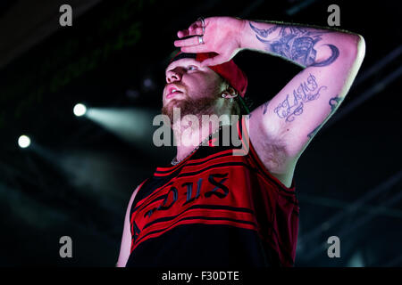 Nichelino, Italien. 26. Sep 2015. Nitro, italienischen Rapper, tritt in der letzten Nacht des Star Free Music Festival in Nichelino. © Andrea Kätzchen/Pacific Press/Alamy Live-Nachrichten Stockfoto