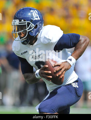 26. September 2015: Reis Quarterback Driphus Jackson (6) sieht für zusätzliche Yards im ersten Halbjahr eine NCAA College-Football-Spiel zwischen dem Reis Eulen und Baylor Bears McLane-Stadion in Waco, Texas. Baylor gewann 70-17. Austin McAfee/CSM Stockfoto