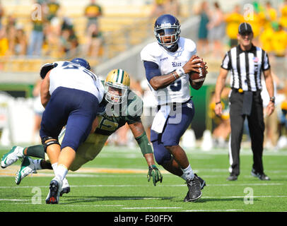 26. September 2015: Reis quarterback kriecht, Driphus Jackson (6) um eine offene Empfänger im ersten Halbjahr ein NCAA College Football-Spiel zwischen dem Reis Eulen und Baylor Bears McLane Stadium in Waco, Texas finden. Baylor gewann 70-17. Austin McAfee/CSM Stockfoto