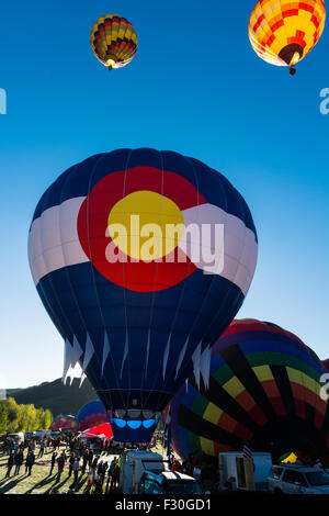 Luftballons, unter der auf der 40th Annual Hot Air Balloon Festival in Snowmass, Colorado Stockfoto