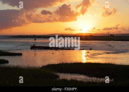 Creek Faversham, Kent, UK. 27. September 2015: UK Wetter. Sonnenaufgang über den Creek Faversham als der späten Septembersonne weiter Kredit: Alan Payton/Alamy Live News Stockfoto