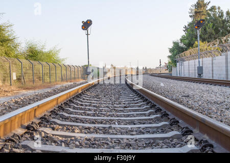 Schiene Anker, Schienenstößen, Rail, Schotter. Stockfoto