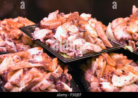 Oktopus Pulpo pop gekochte Fische an einem Marktstand Stockfoto