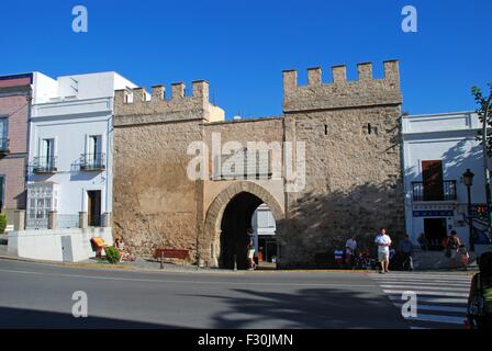 Blick auf die Puerta de Jerez Stadttor, Tarifa, Costa De La Luz; Provinz Cadiz, Andalusien, Spanien, Westeuropa. Stockfoto