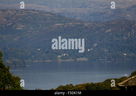 Lake Windermere, Cumbria, UK. 27. Sep, 2015. UK Wetter sonniger Morgen mit Loughriigg & Ullscarff fällt über dem Lake Windermere © Lake Windermere Gordon Shoosmith/Alamy Live News Credit: Gordon Shoosmith/Alamy Live News Stockfoto