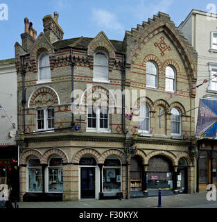 Folkestone, Kent. Geschäfte auf Zahlen Rendezvous-Straße 8-10 Stockfoto