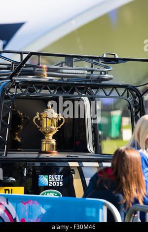 Der Webb Ellis Cup auf dem Display an der Fanzone während den Rugby World Cup 2015 in Birmingham West Midlands UK Stockfoto