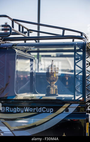 Der Webb Ellis Cup auf dem Display an der Fanzone während den Rugby World Cup 2015 in Birmingham West Midlands UK Stockfoto