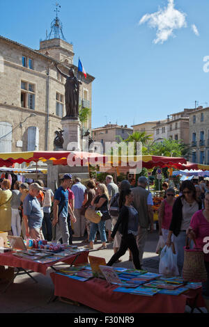 Markttag in Pézenas Stockfoto