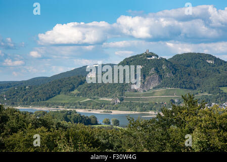 Rheintal, Ansicht der Region Siebengebirge mit Drachenfels Castle, in der Nähe von Bonn Stockfoto