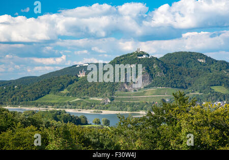 Rheintal, Ansicht der Region Siebengebirge mit Drachenfels Castle, in der Nähe von Bonn Stockfoto