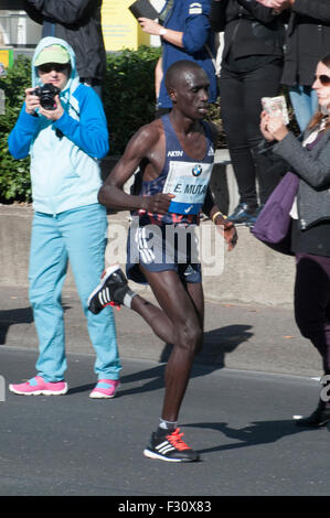 Berlin, Deutschland. 27. Sep, 2015. Kenianischer Leichtathlet Emmanuel Mutai, 4. Placegetter in der 42. Berlin-Marathon, 2015 Credit: Philip Spiel/Alamy Live News Stockfoto