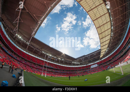 Wembley Stadium, London, Großbritannien. September 2015. Wembley bereitet sich für Irland gegen Rumänien im Pool-D-Spiel der Rugby-Weltmeisterschaft 2015 vor. Quelle: Malcolm Park/Alamy Live News Stockfoto