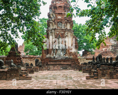 Antike Buddha-Statue im Mahatat Tempel, Ayuttaya, Thailand Stockfoto