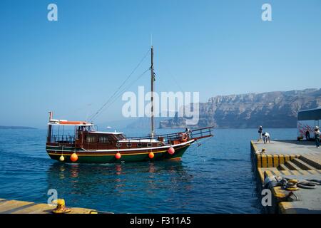 Boot Schiff vor Anker hegte Küste Griechenland-Mykonos Stockfoto