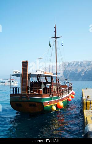 Boot Schiff vor Anker hegte Küste Griechenland-Mykonos Stockfoto