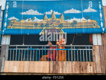 Ein Mönch im Dorf von Angkor Ban, an den Ufern des Mekong-Flusses, Provinz Battambang, Kambodscha Stockfoto