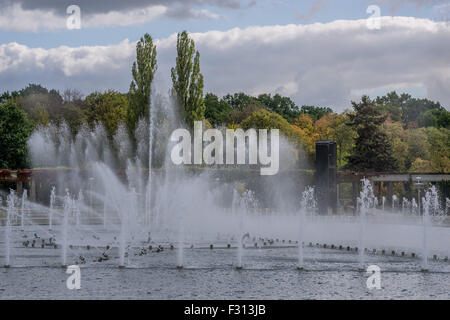 Speienden Brunnen Pergola Centennial Hall Wroclaw Jahrhundertshalle Breslau Max Berg Stockfoto